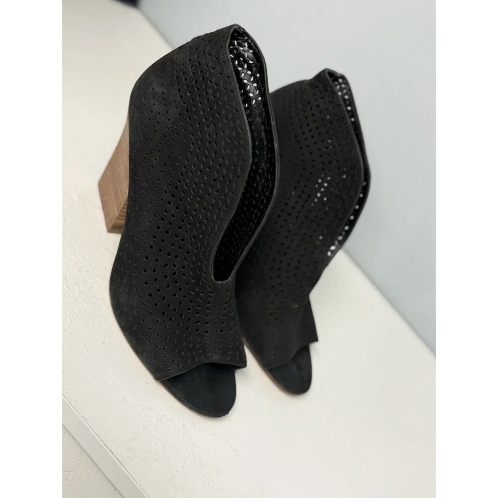 Vince Camuto Black Laser Cut Perforated Peep Toe Heeled Booties Size 10M